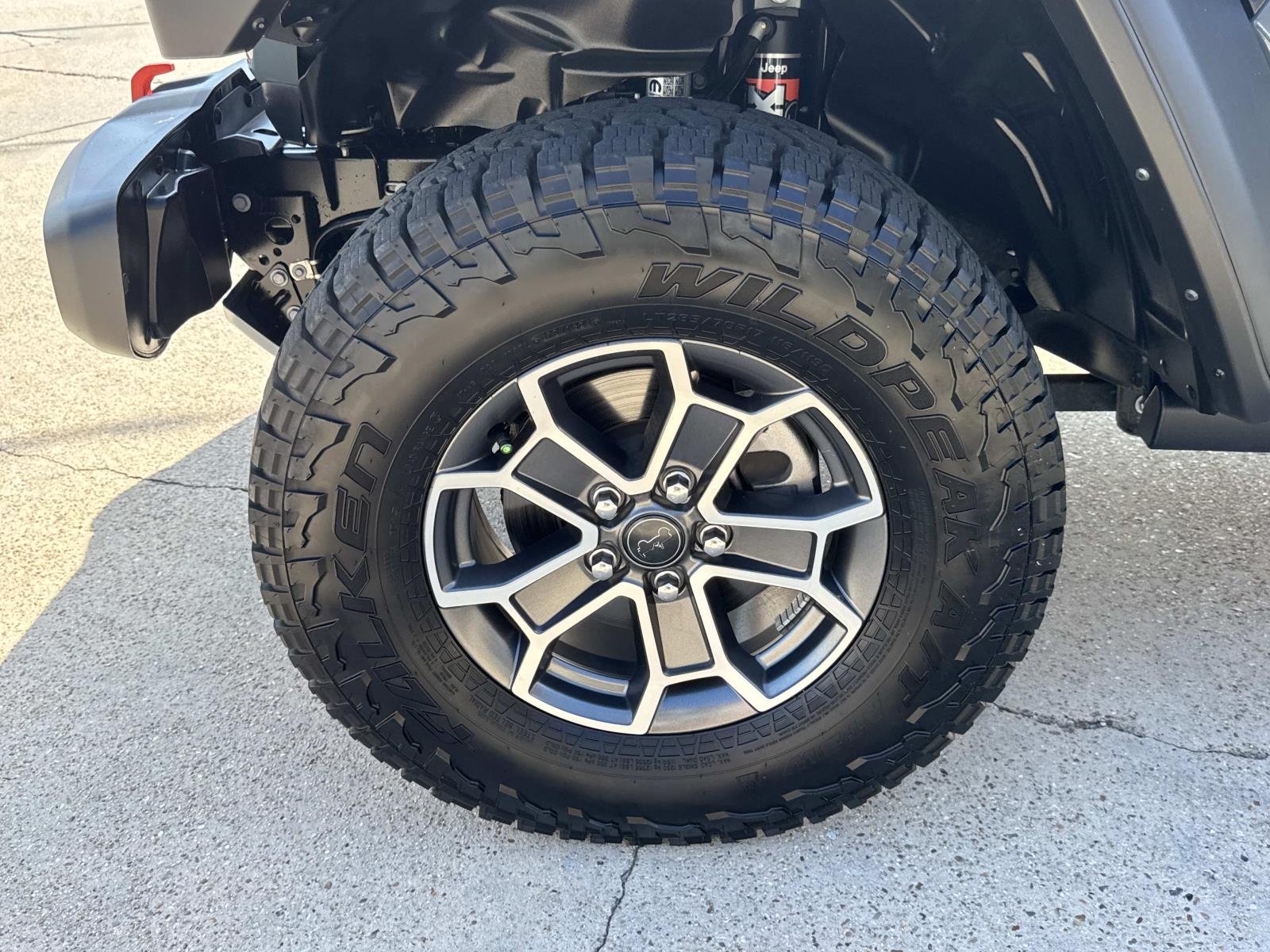 Used 2025 Anvil Clearcoat Jeep Mojave image 4