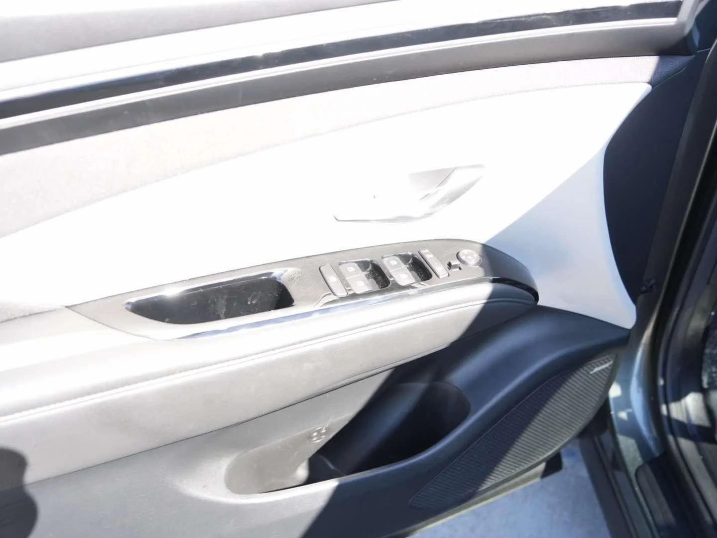 Used 2022 Amazon Gray Hyundai SEL AWD image 12