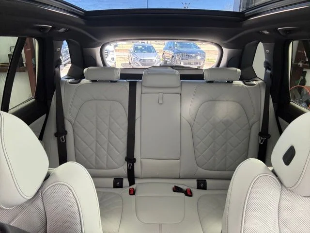 New 2026 Mineral White Metallic BMW xDrive40i image 32