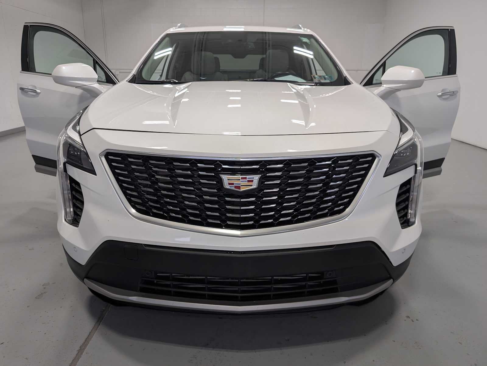 Used 2019 CRYSTAL WHITE TRICOAT Cadillac AWD Premium Luxury image 15