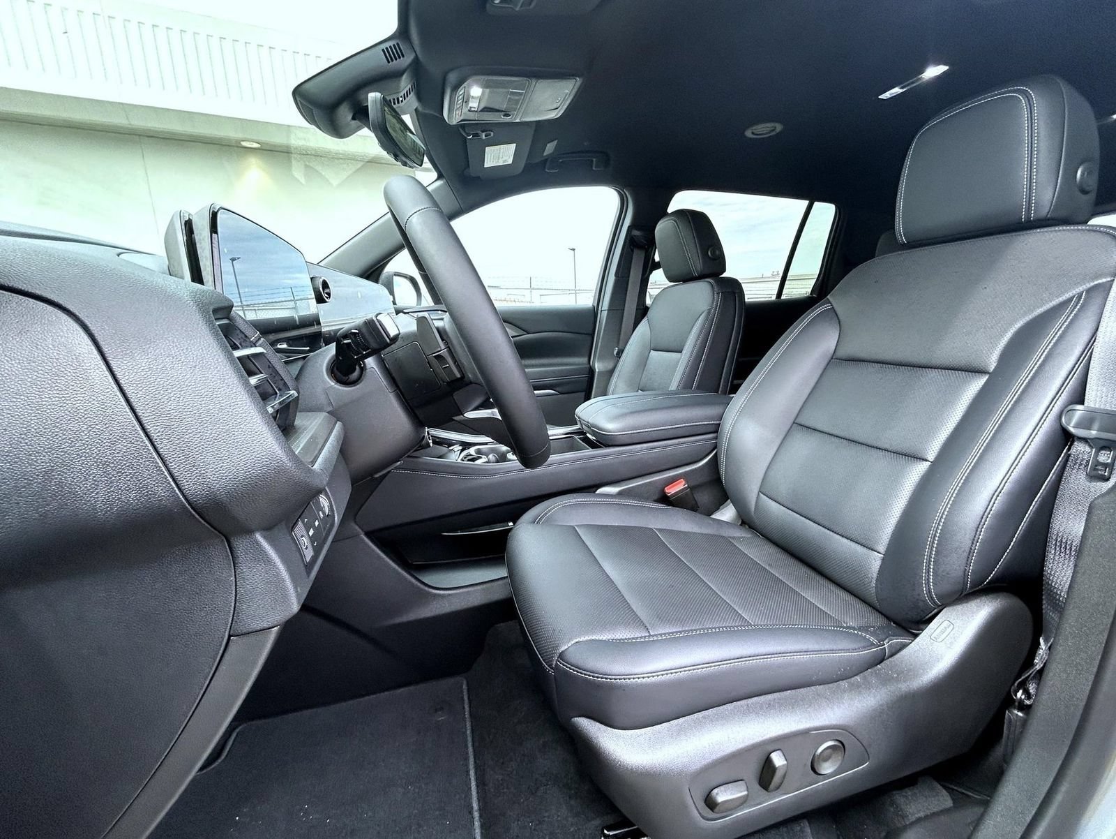 2027 Chevrolet Traverse LT - Photo 10