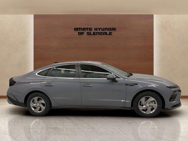 New 2026 Blue Hyundai SE image 6