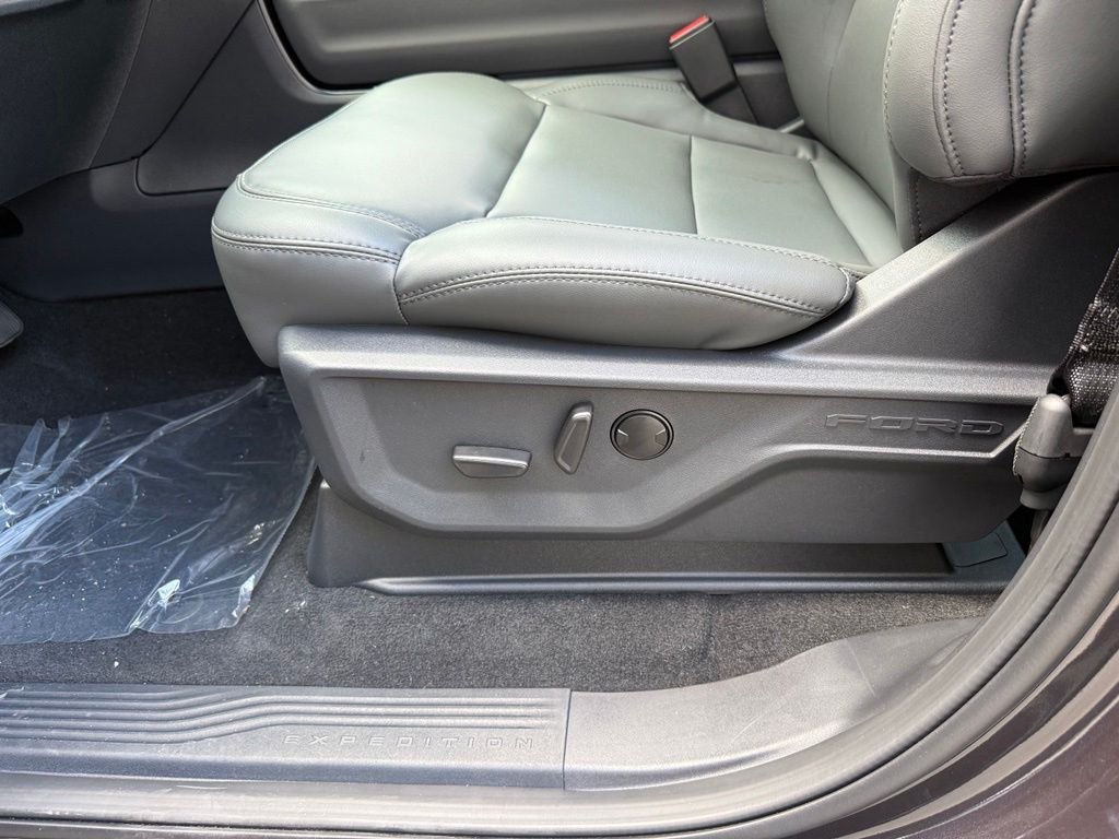 New 2027 Dark Matter Gray Metallic Ford Active image 7