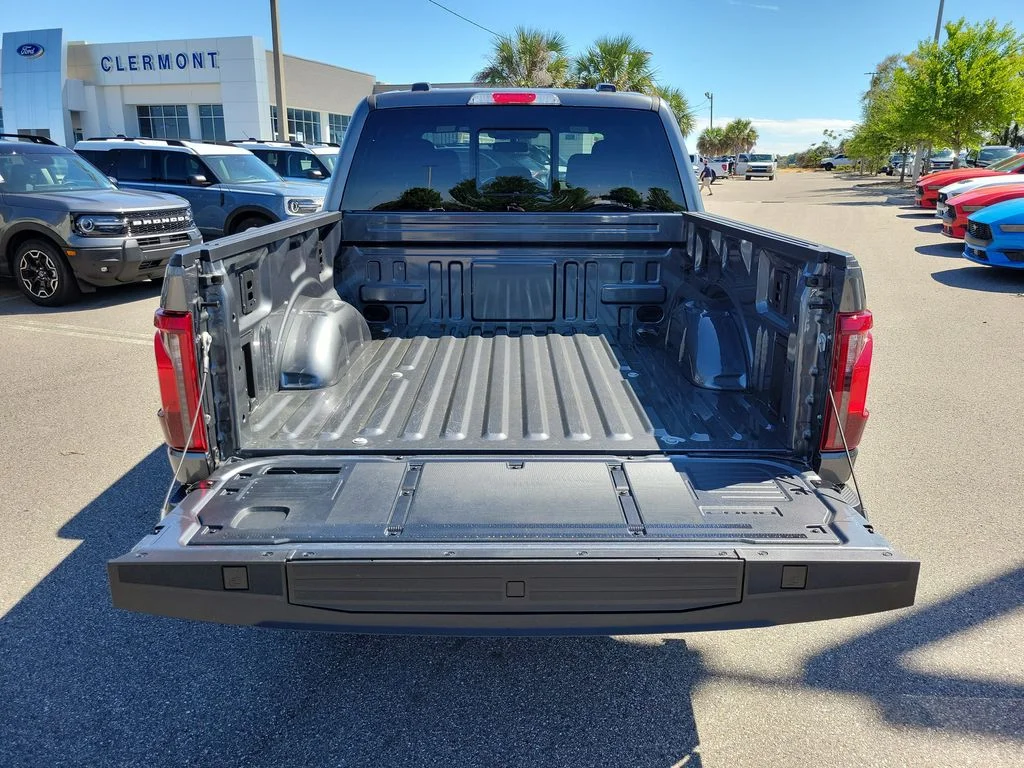 New 2026 Carbonized Gray Metallic Ford XLT image 9