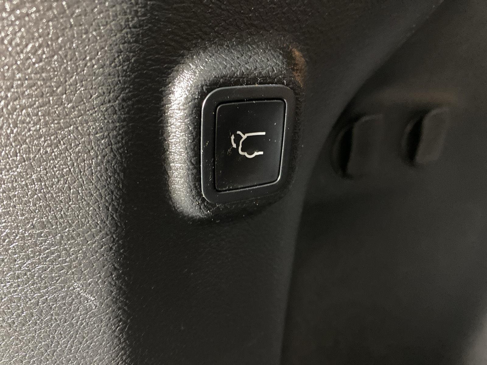 Used 2019 Velvet Red Pearlcoat Jeep Latitude Plus image 28