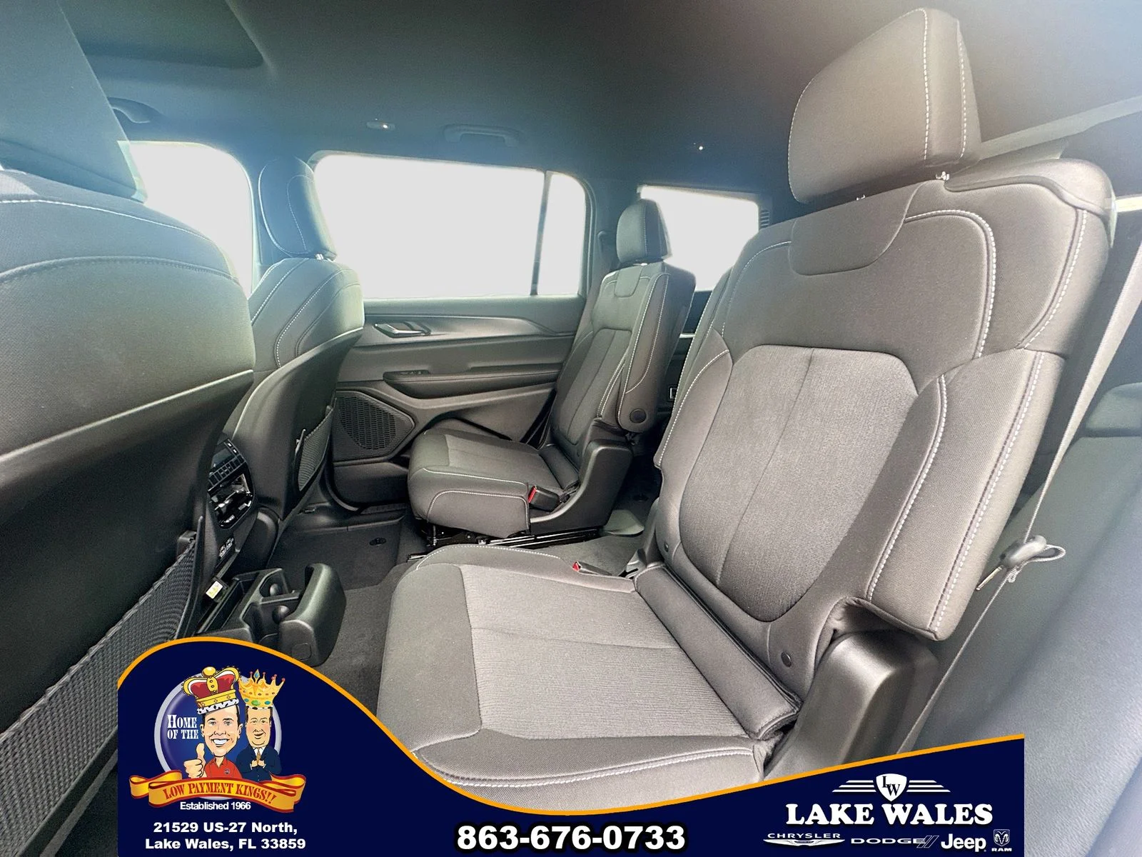 New 2026 Bright White Clear-Coat Exterior Paint Jeep Laredo X image 24