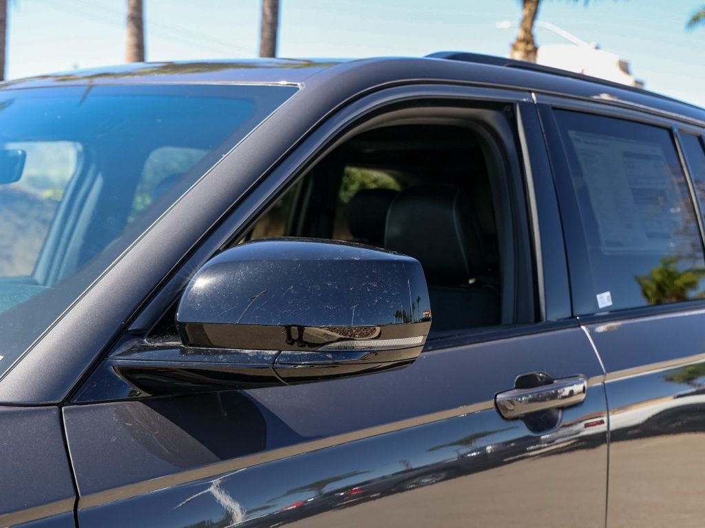 New 2026 Baltic Gray Metallic Clear-Coat Exterior Paint Jeep Limited image 11