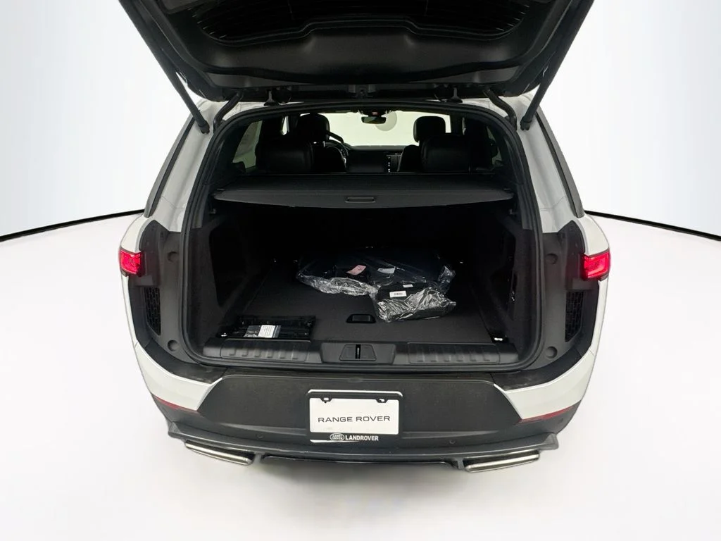 New 2026 Fuji White Land Rover SE image 26