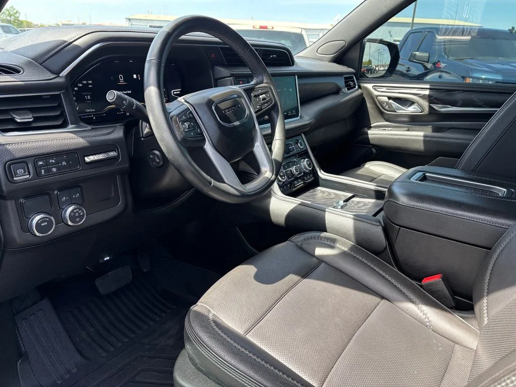 Used 2023 Silver GMC Denali image 9