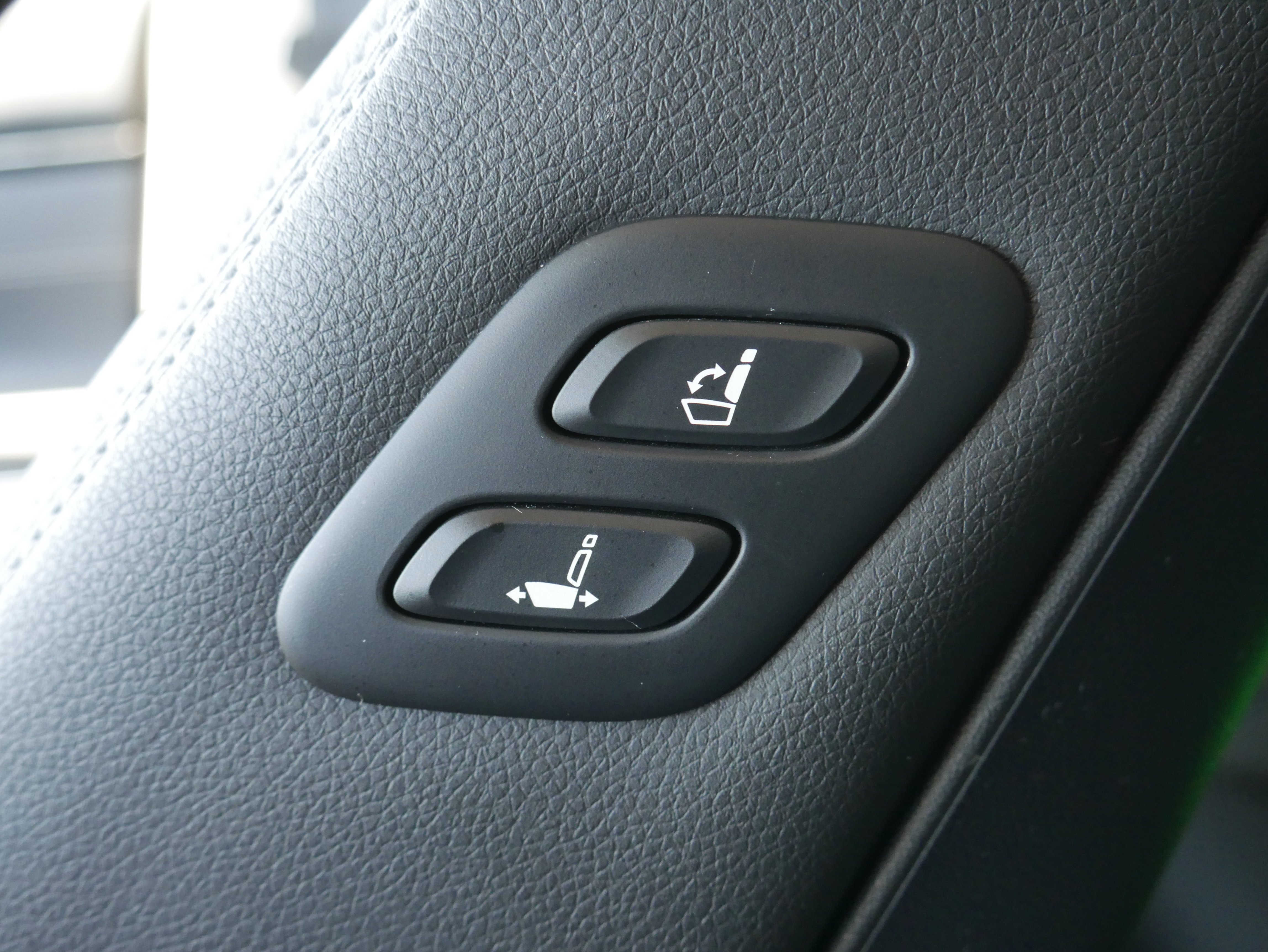 Used 2023 Green Genesis 2.5T AWD image 15