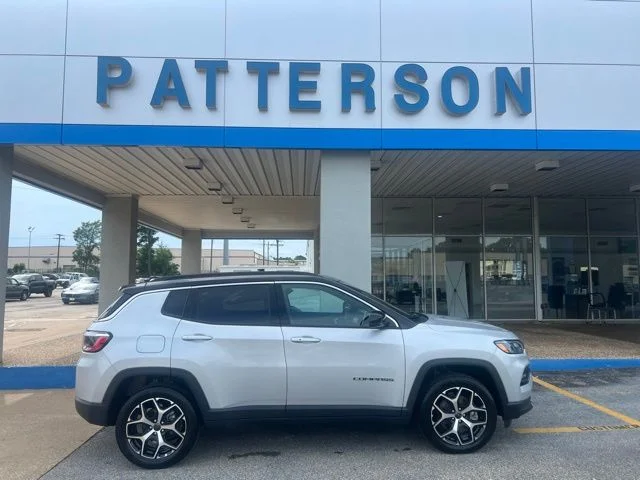 Used 2025 Silver Jeep Limited image 1
