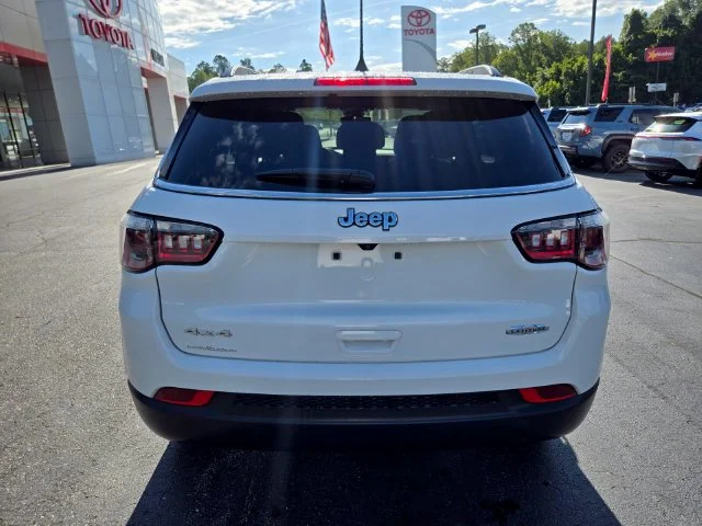 Used 2024 White Jeep Latitude image 8