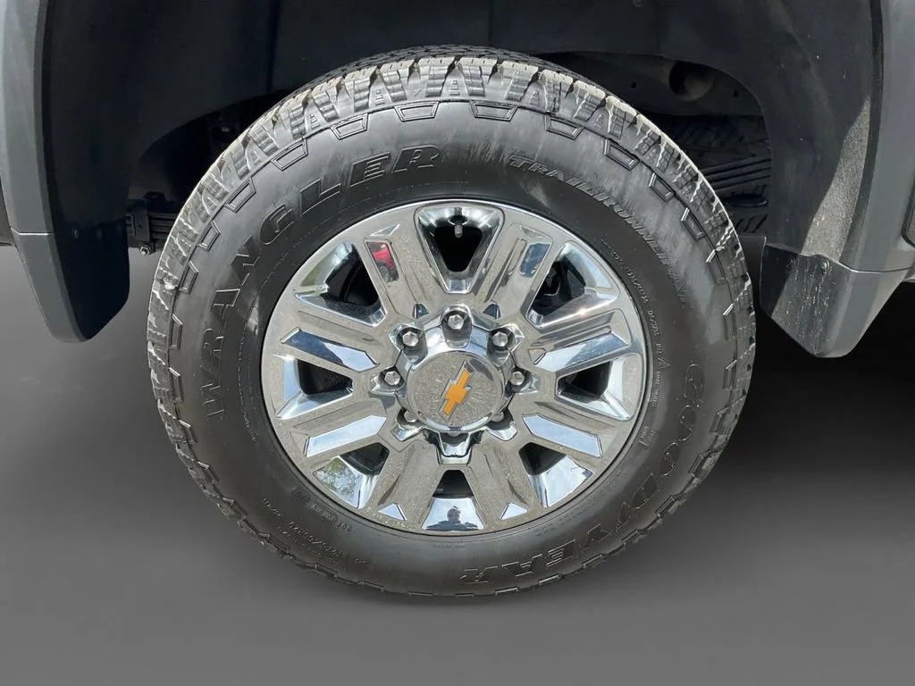 Used 2024 Black Chevrolet High Country image 8