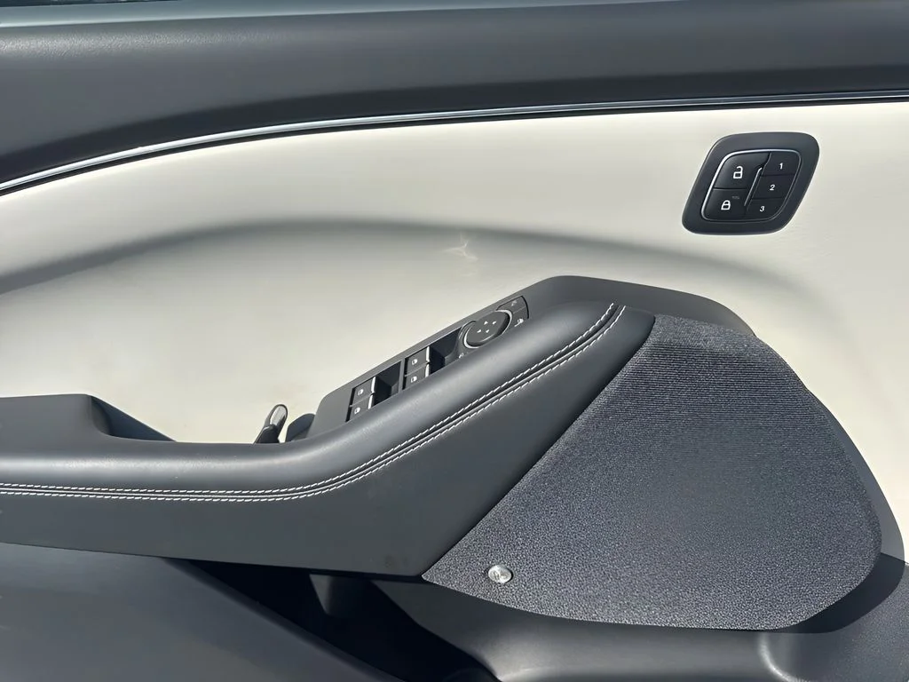 Used 2025 White Ford Premium image 26