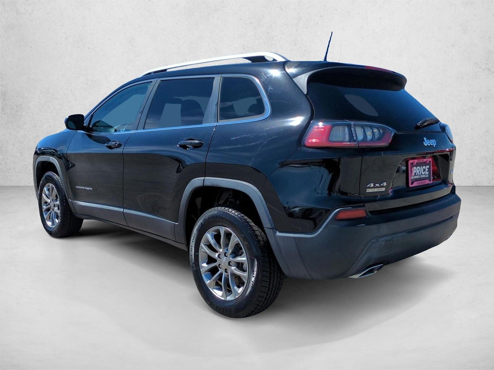 Used 2019 Diamond Black Crystal Pearlcoat Jeep Latitude Plus image 8