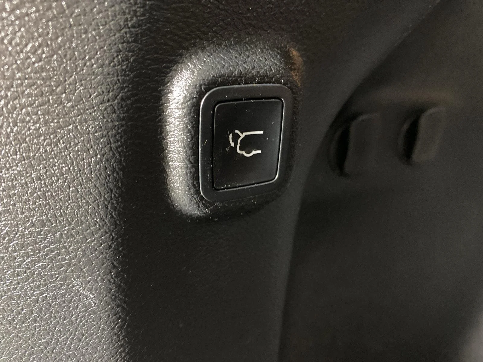 Used 2019 Velvet Red Pearlcoat Jeep Latitude Plus image 28