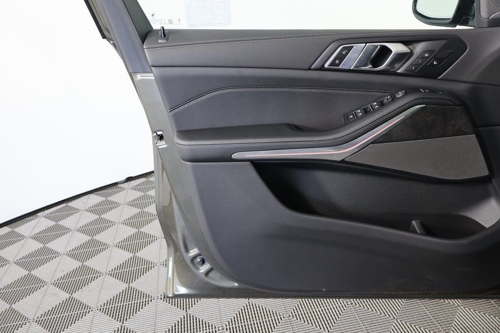 New 2026 Manhattan Green Metallic BMW xDrive40i image 7