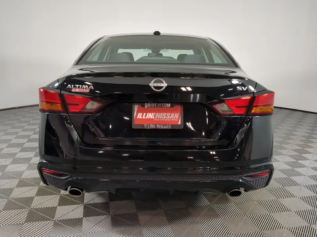 Used 2024 Super Black Nissan 2.5 SV image 9