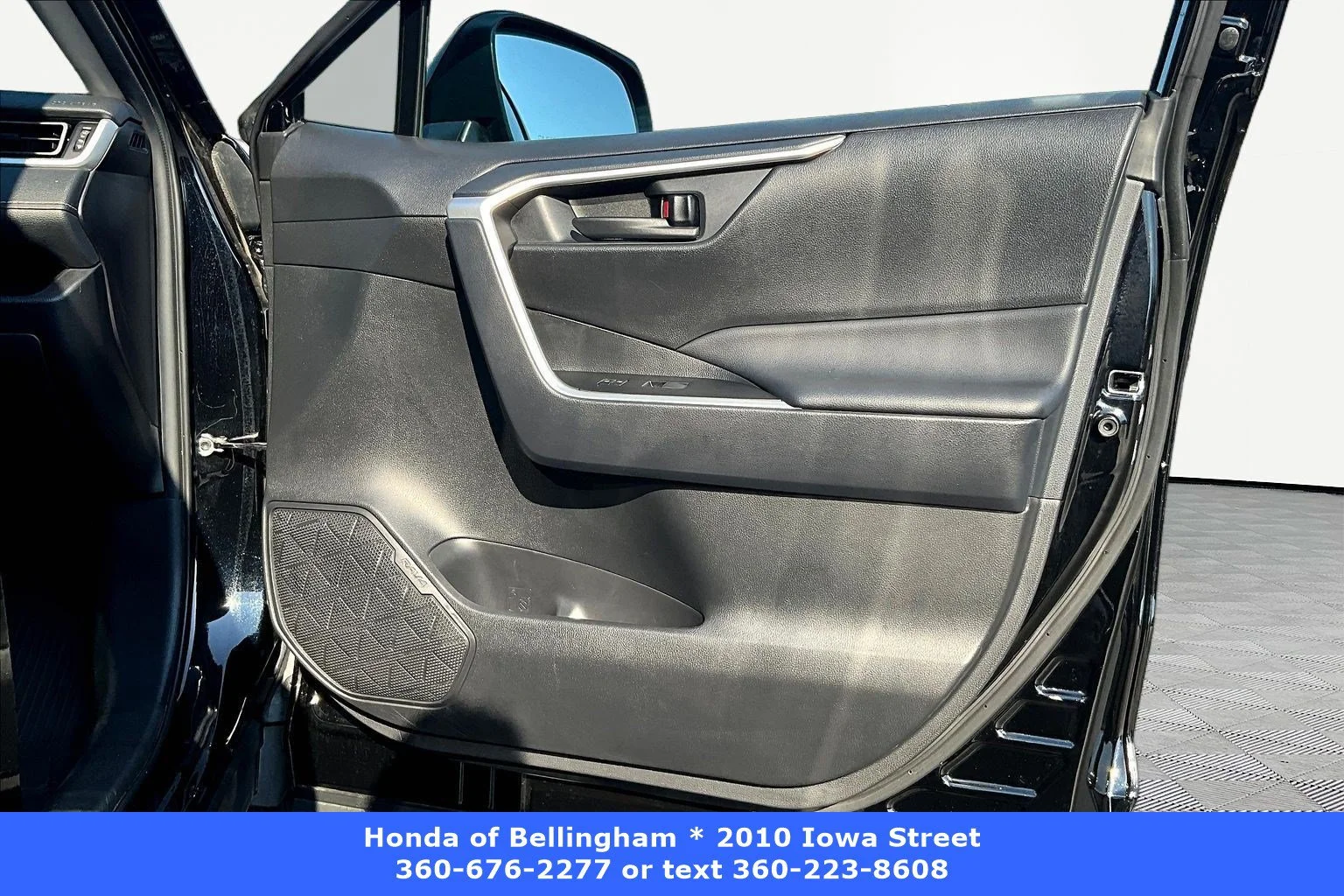 Used 2025 Midnight Black Metallic Toyota LE image 25