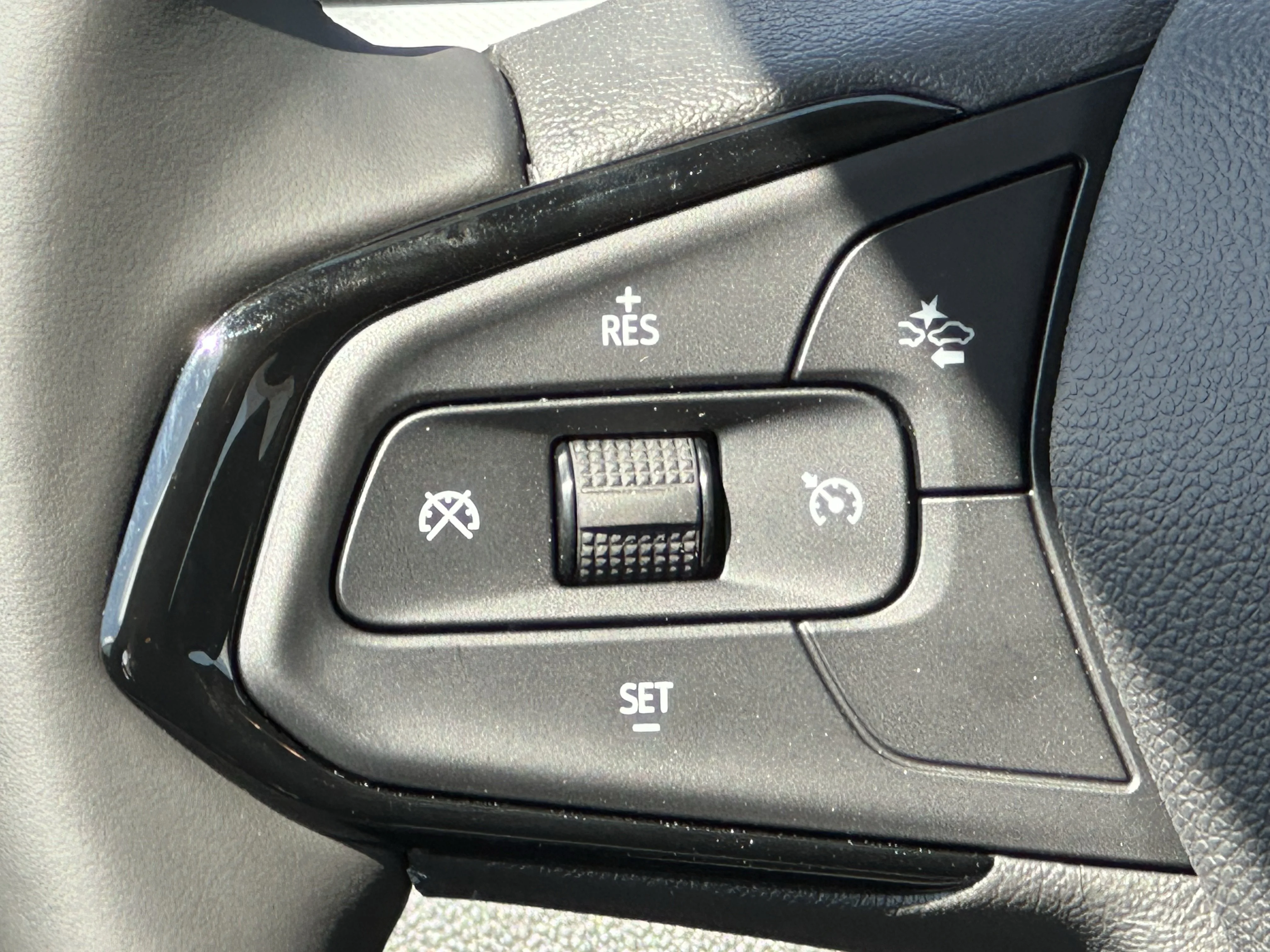 New 2027 Summit White Chevrolet LT image 12
