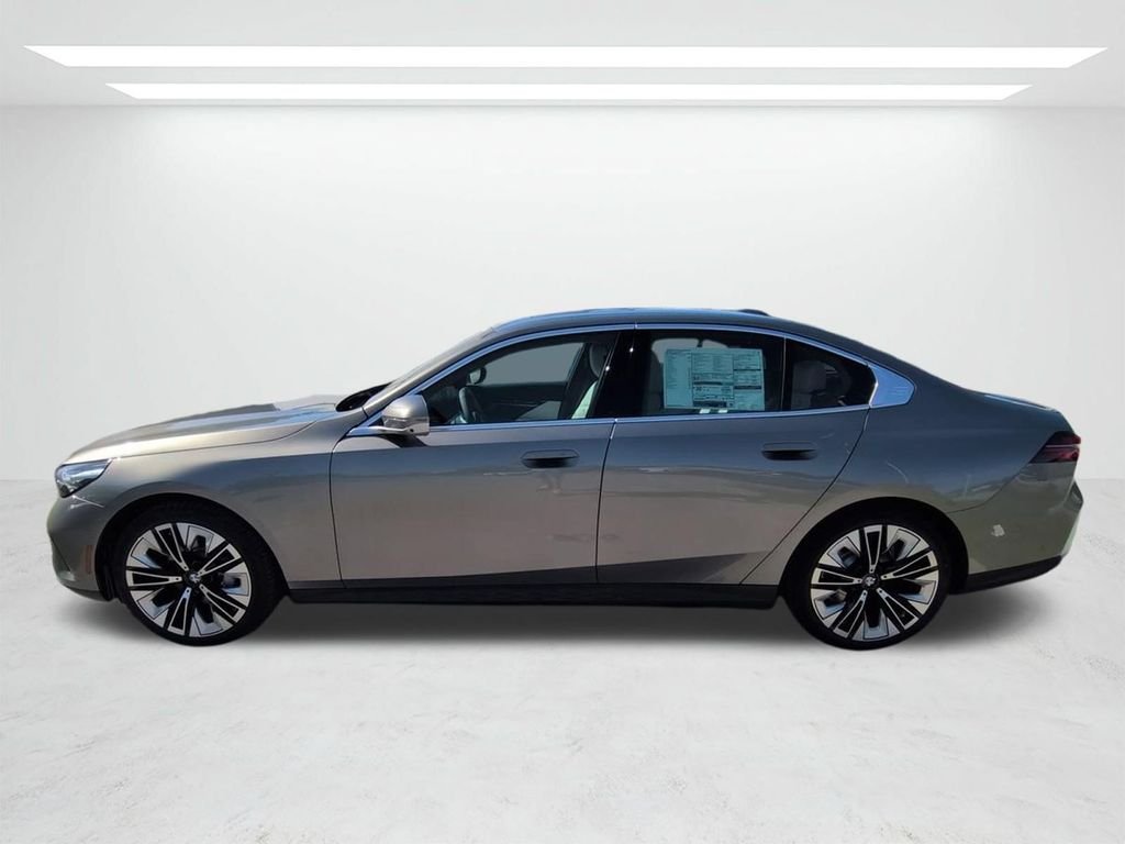 New 2027 Oxide Grey Metallic BMW 530i xDrive image 7