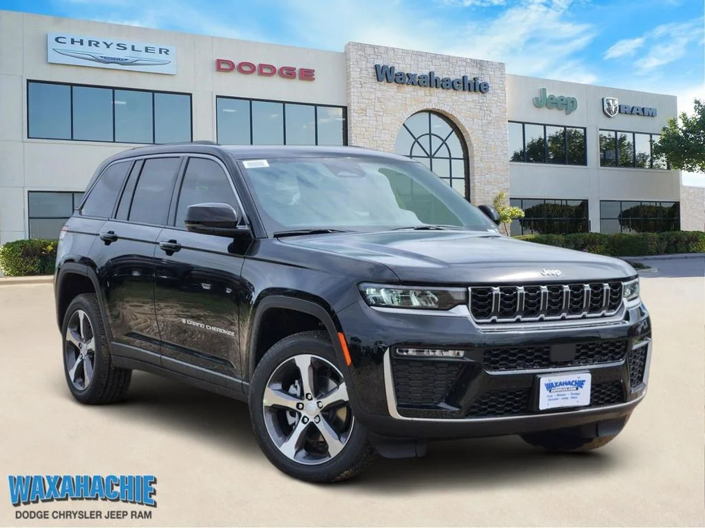 New 2026 Diamond Black Crystal Pearl-Coat Exterior Paint Jeep Limited image 1