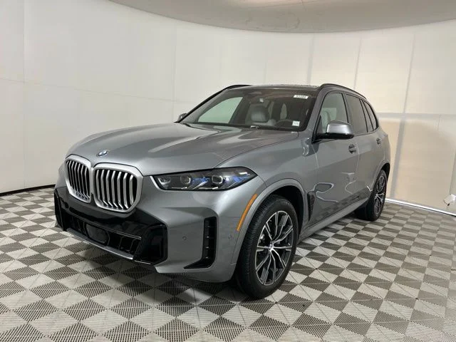 Used 2026 Skyscraper Grey Metallic BMW xDrive40i image 3