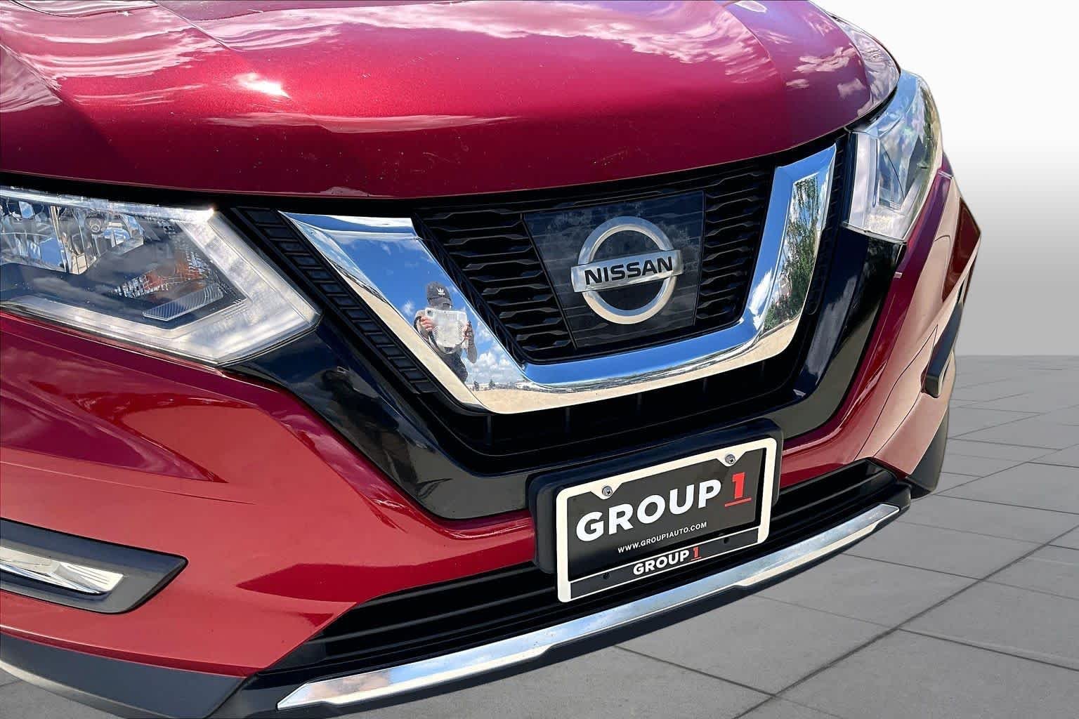 Used 2017 Palatial Ruby Nissan SL image 30