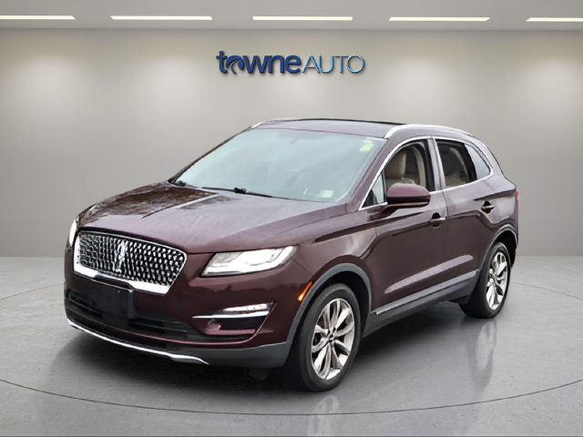 Used 2019 Burgundy Lincoln Select image 3