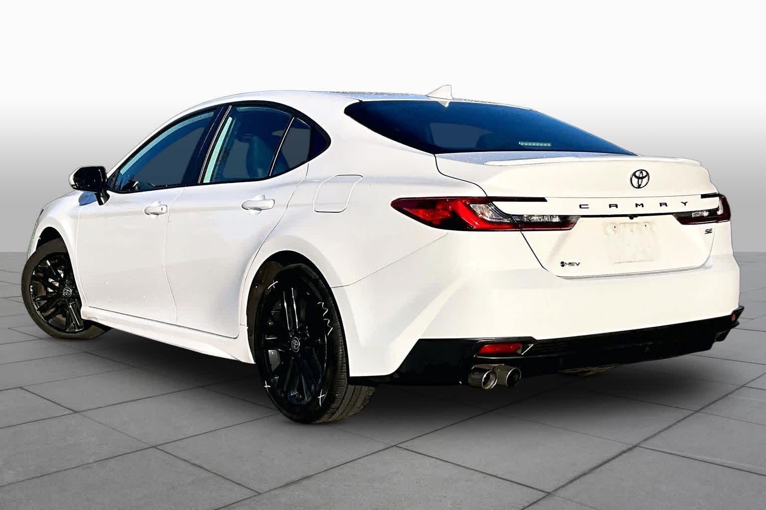 Used 2025 Ice Cap Toyota SE image 12