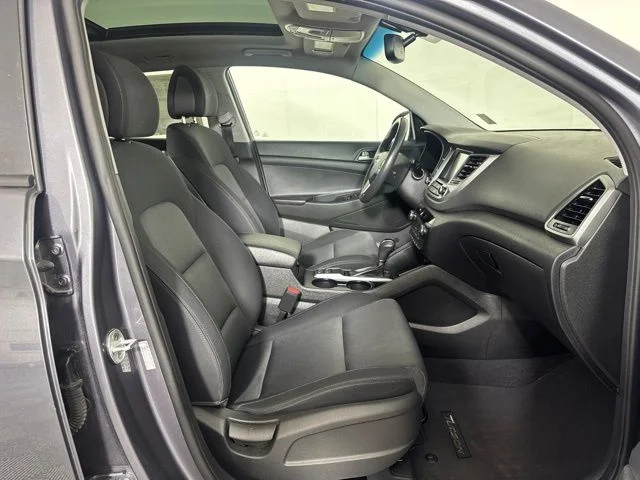 Used 2018 Gray Hyundai Value image 4