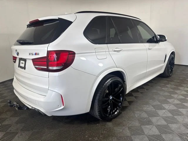 Used 2017 White Metallic BMW Base image 3
