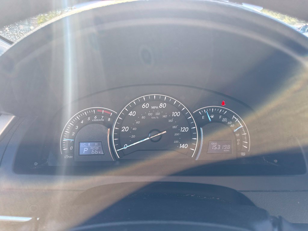 Used 2014 Silver Toyota LE image 7