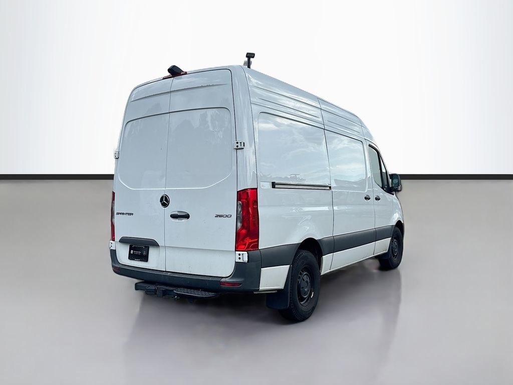 Used 2024 White Mercedes-Benz Cargo 144 WB image 3
