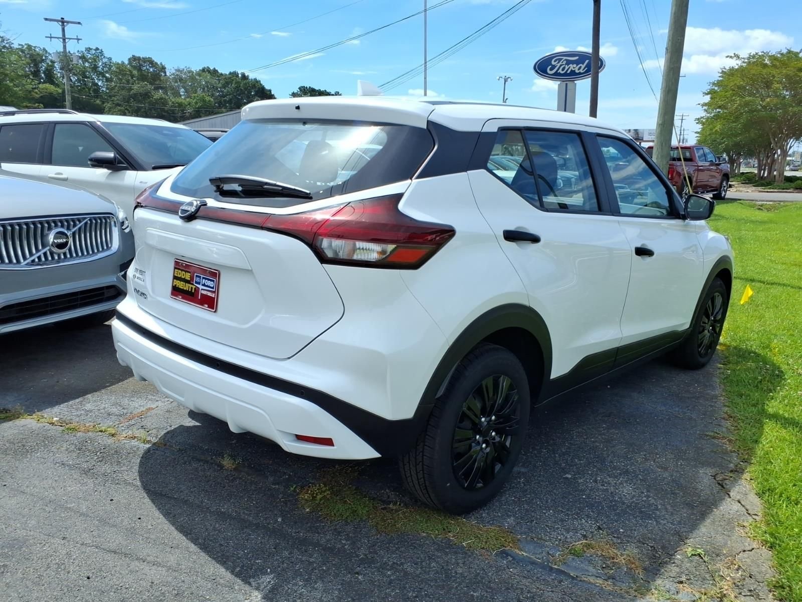 Used 2024 White Nissan S image 4