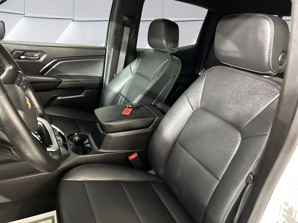Used 2025 White Chevrolet LT image 8