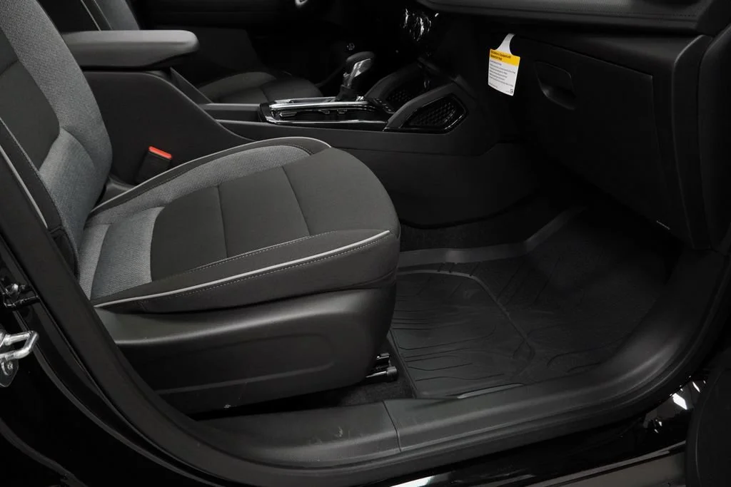 New 2026 Mosaic Black Metallic Chevrolet LT image 30