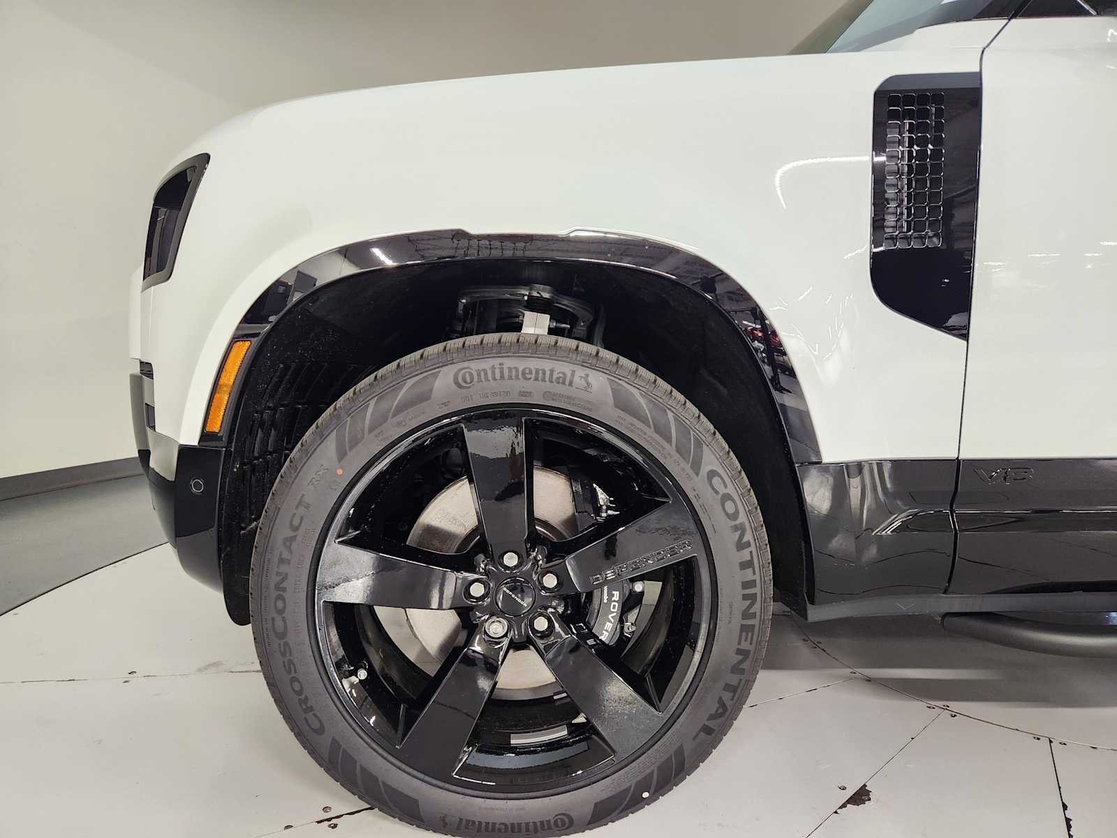 New 2026 Fuji White Land Rover V8 image 11