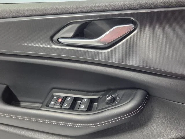 Used 2025 Red Jeep Altitude image 30