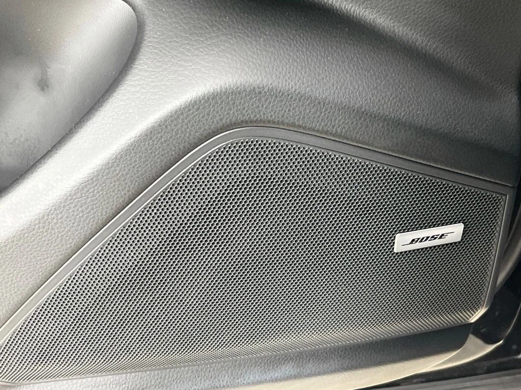 Used 2023  Porsche Base image 19