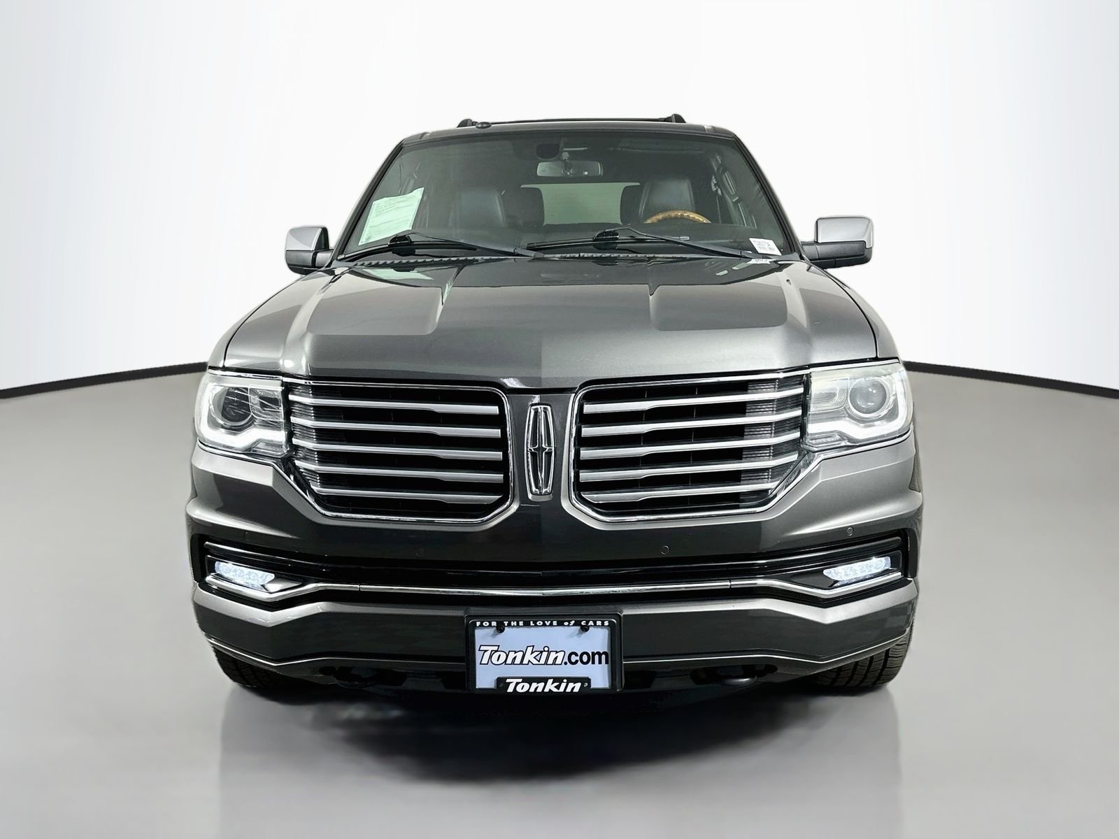 Used 2015 Magnetic Metallic Lincoln Base image 2
