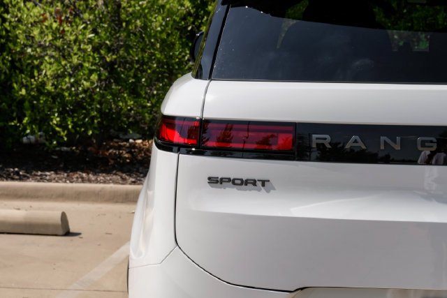New 2027 Fuji White Land Rover Dynamic SE image 64