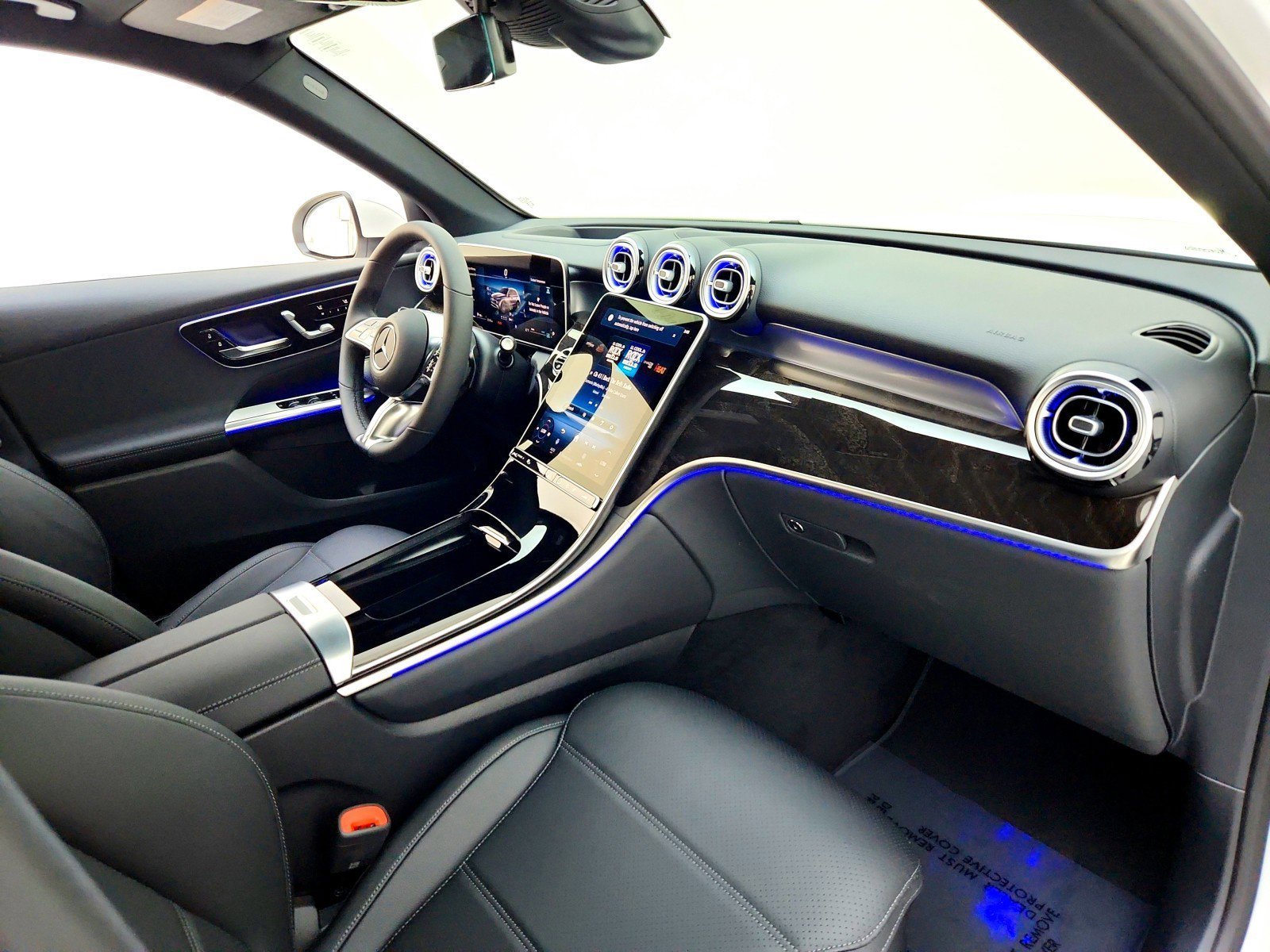 New 2026 Polar White Mercedes-Benz GLC 300 SUV image 36
