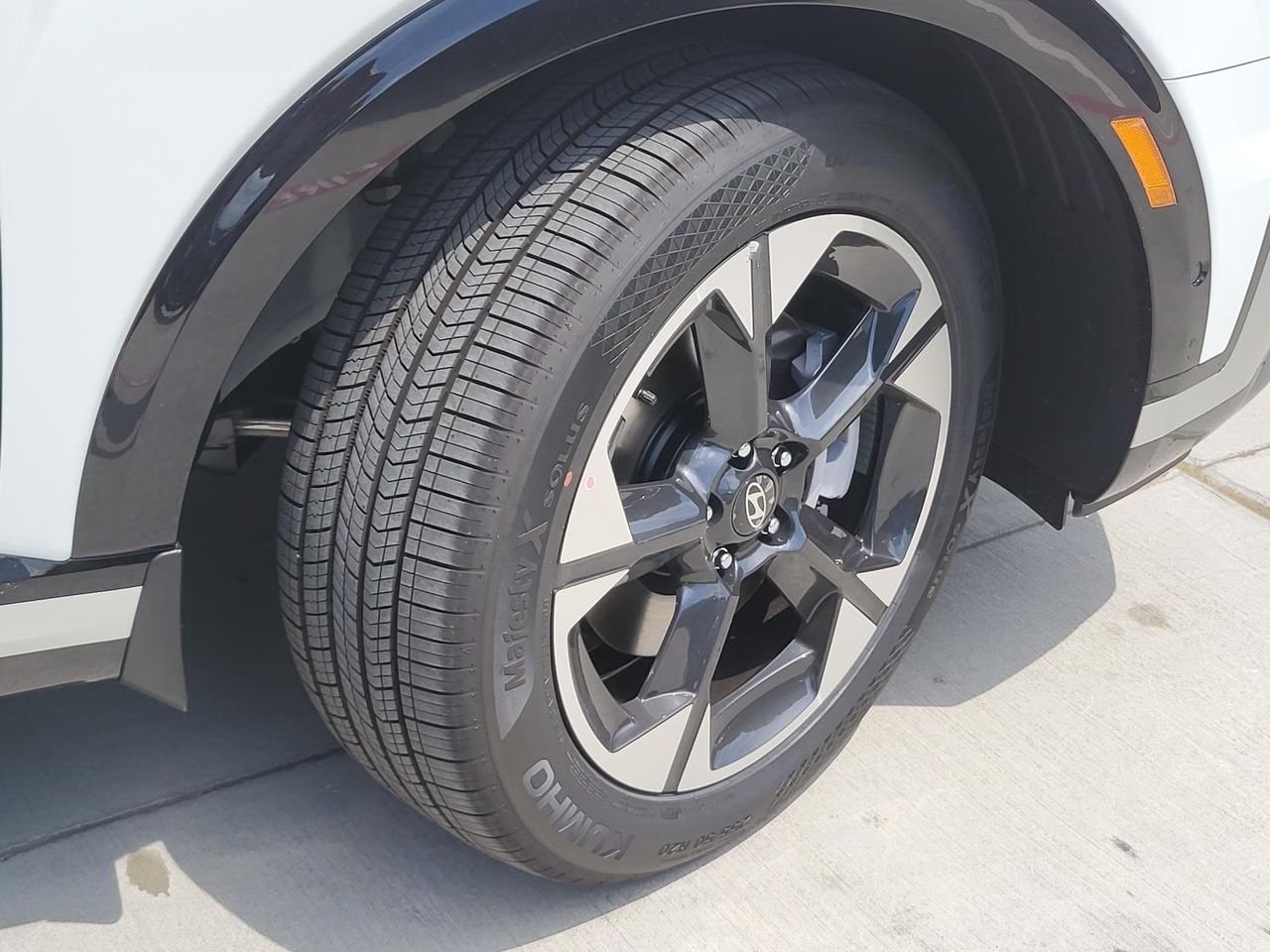 New 2026 Creamy White Pearl Hyundai Limited FWD image 6