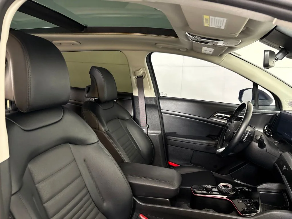 Used 2025 Shadow Kia SX-Prestige image 17