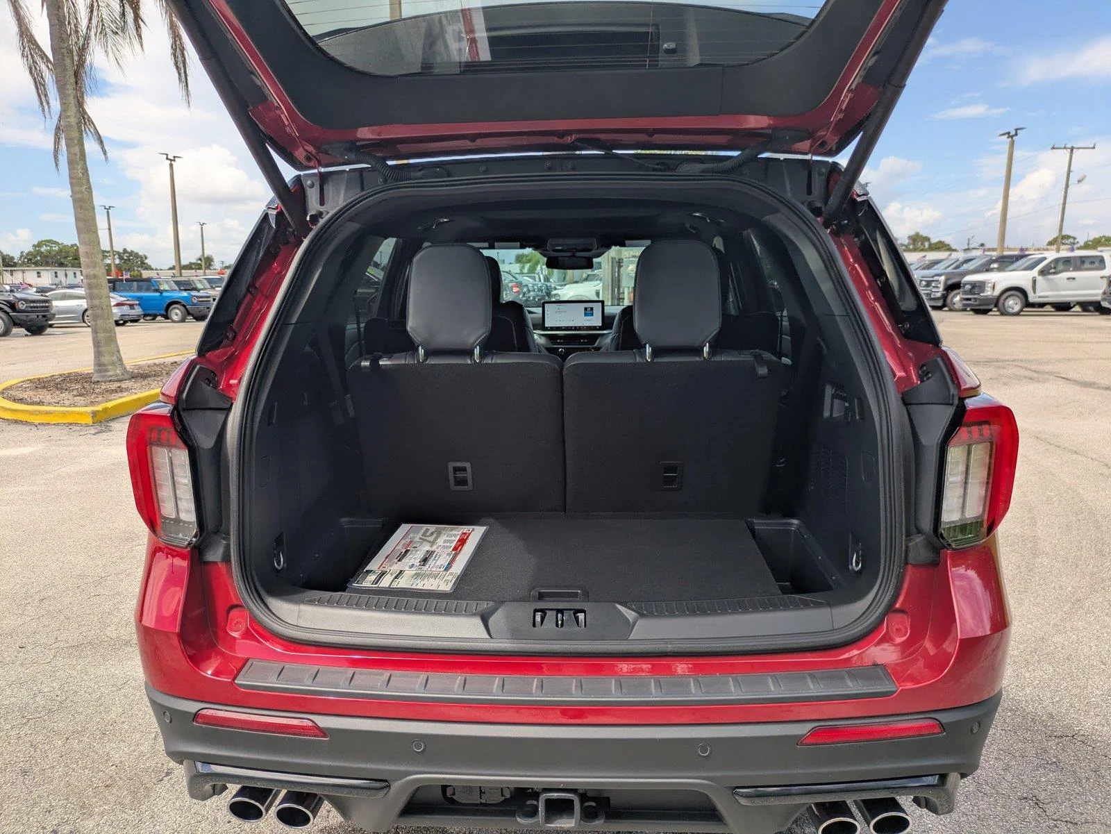 2025 Ford Explorer ST - Photo 13