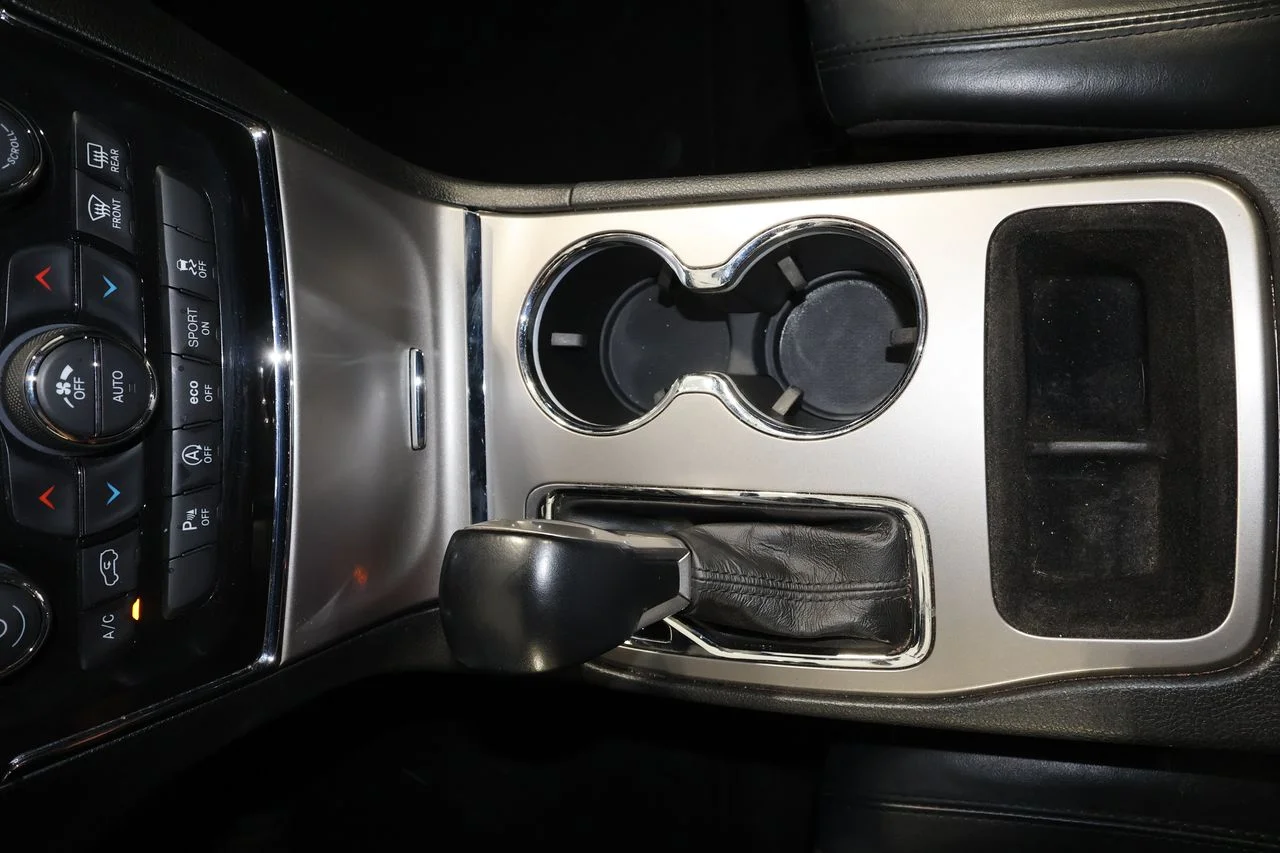 Used 2021 Gray Jeep Laredo X image 9