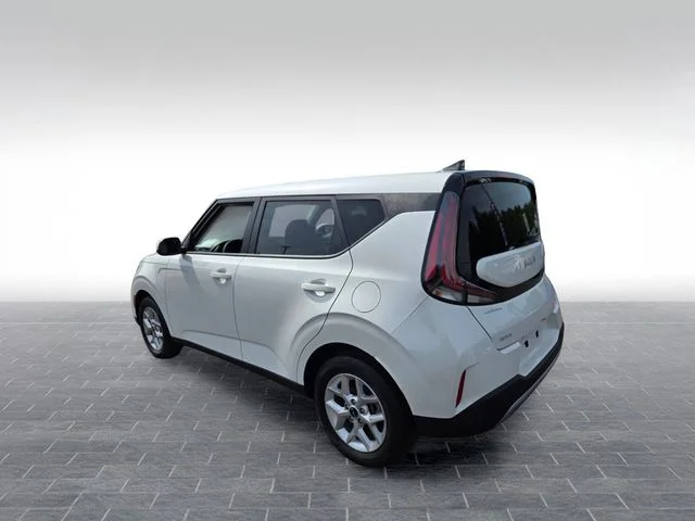 Used 2025 White Kia LX image 5