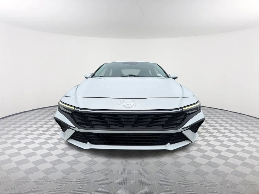 Used 2024 White Hyundai SEL image 2