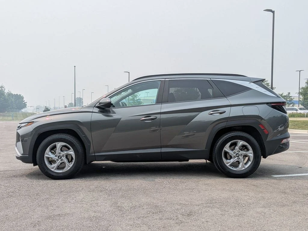 Used 2022 Gray Hyundai SEL image 4